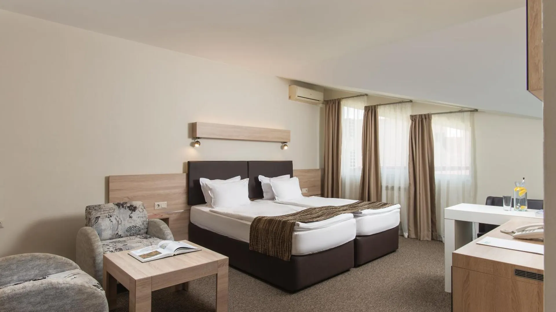 Jasmin Hotel Sofia 3*,