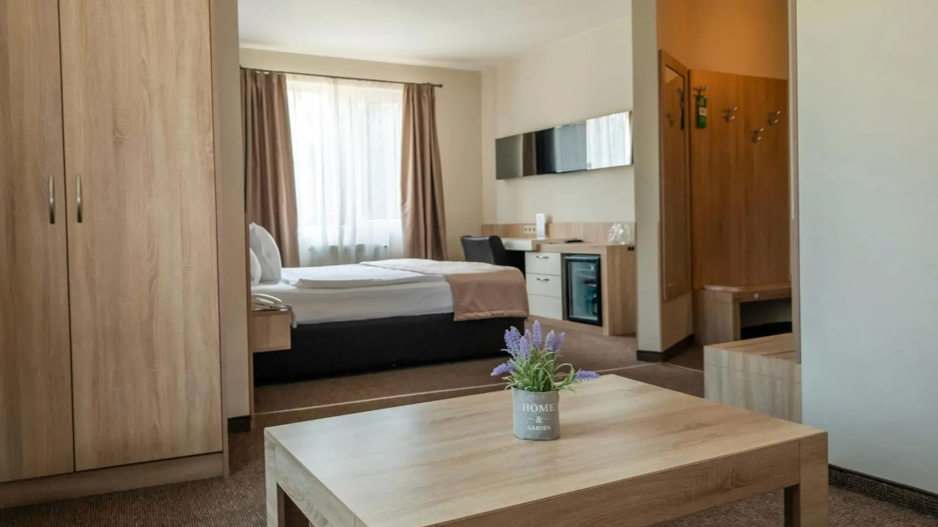 Jasmin Hotel Sofia 3*,